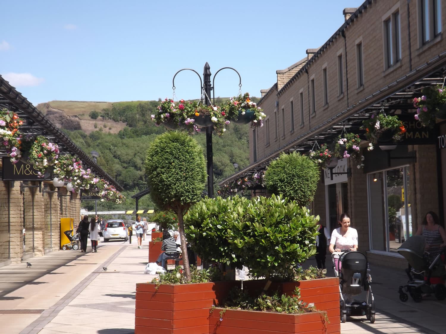 Woolshops Shopping Centre - Shop in bradford