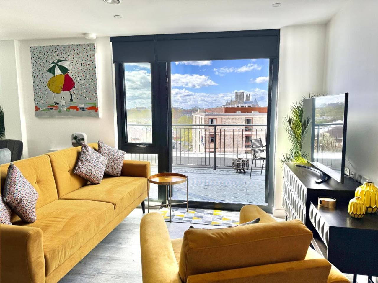 Carillon Apartment 60 York with Free Secure Parking, York, Yorkshire