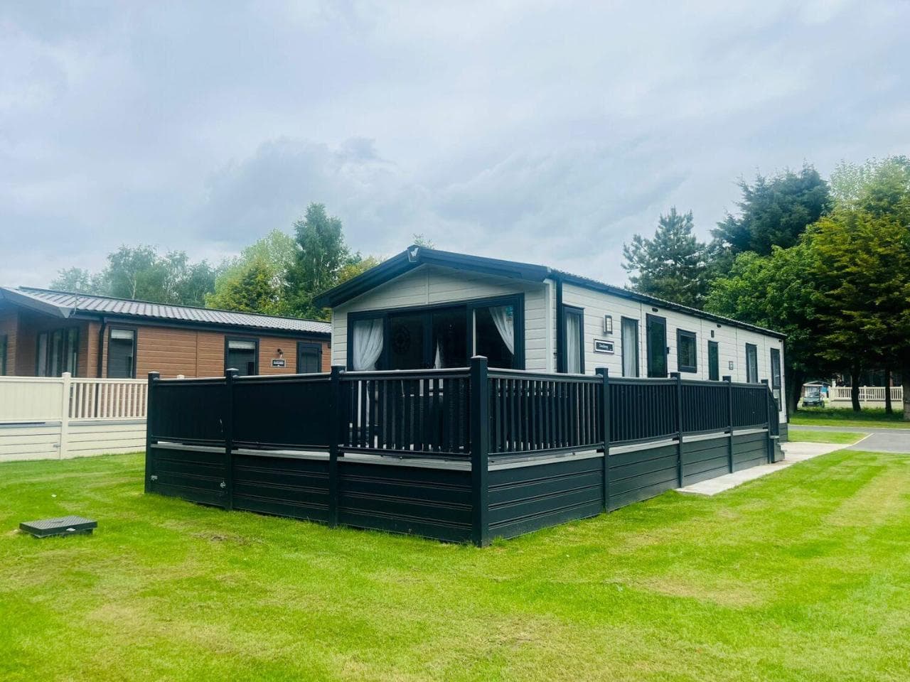 Country Cabin with Hot Tub, York, Yorkshire