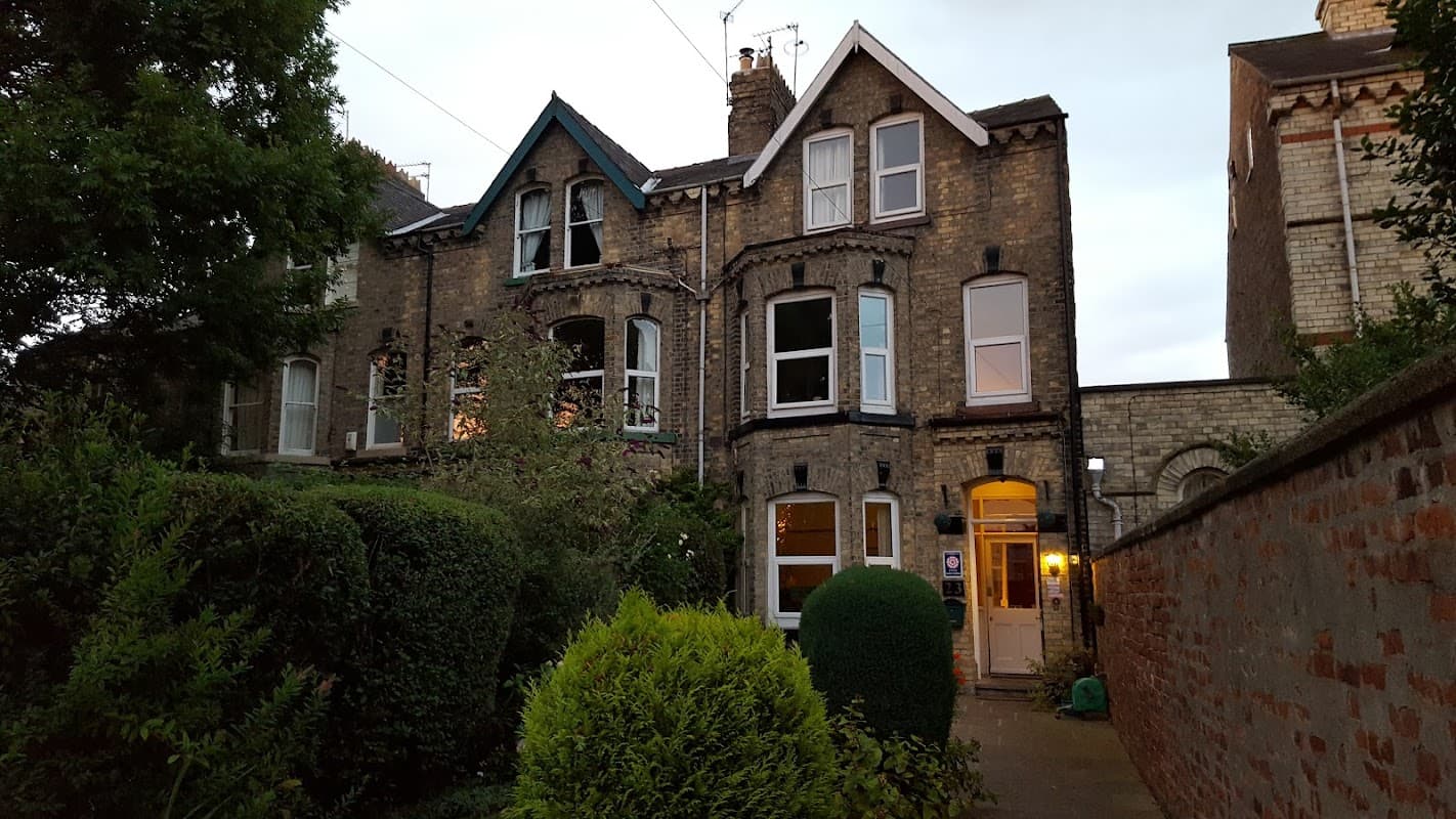 Crossways Guest House - Guest House in york