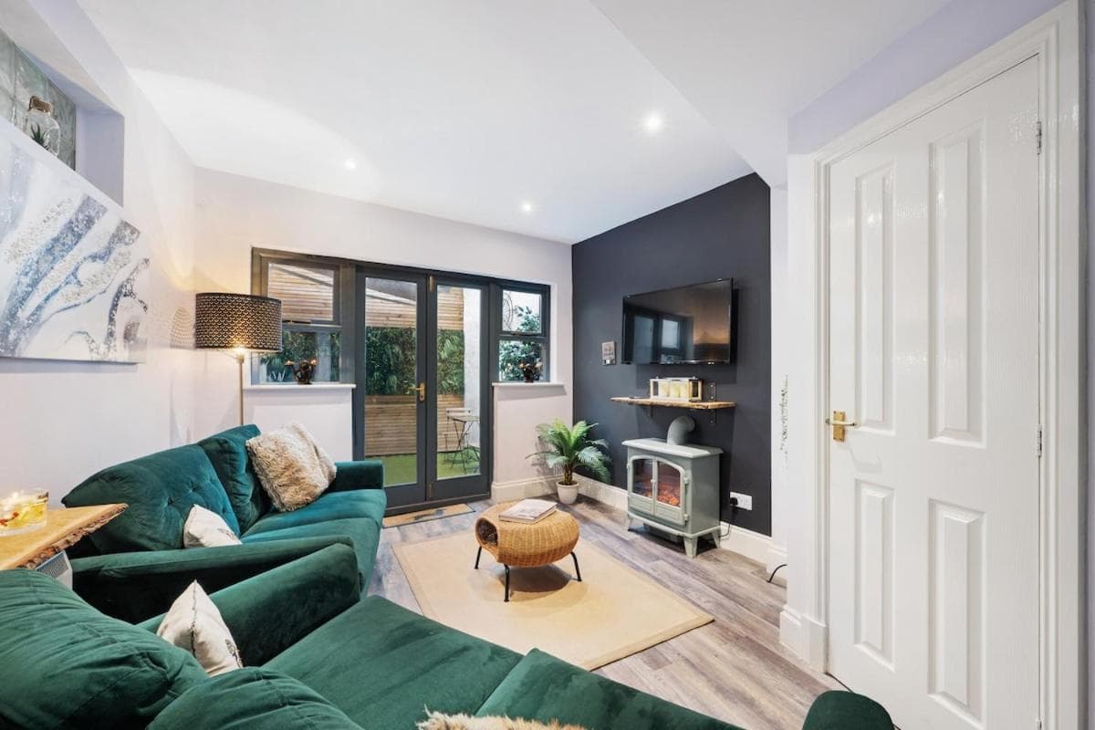 Accommodation at Glasswing Stays The Holgate Hideout in york