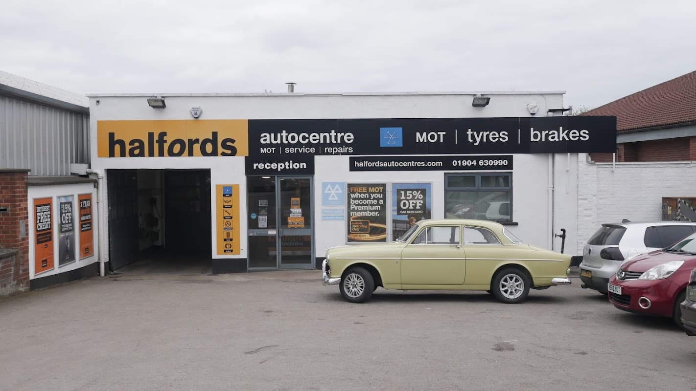 Halfords Autocentre York (Layerthorpe) - Garages in york