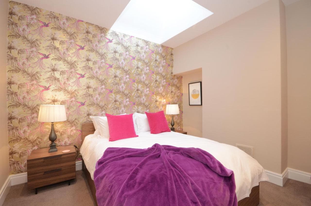Lucy's Lodge- Most Stylish Apartment On Vibrant Bishy Road with Free Parking, York, Yorkshire