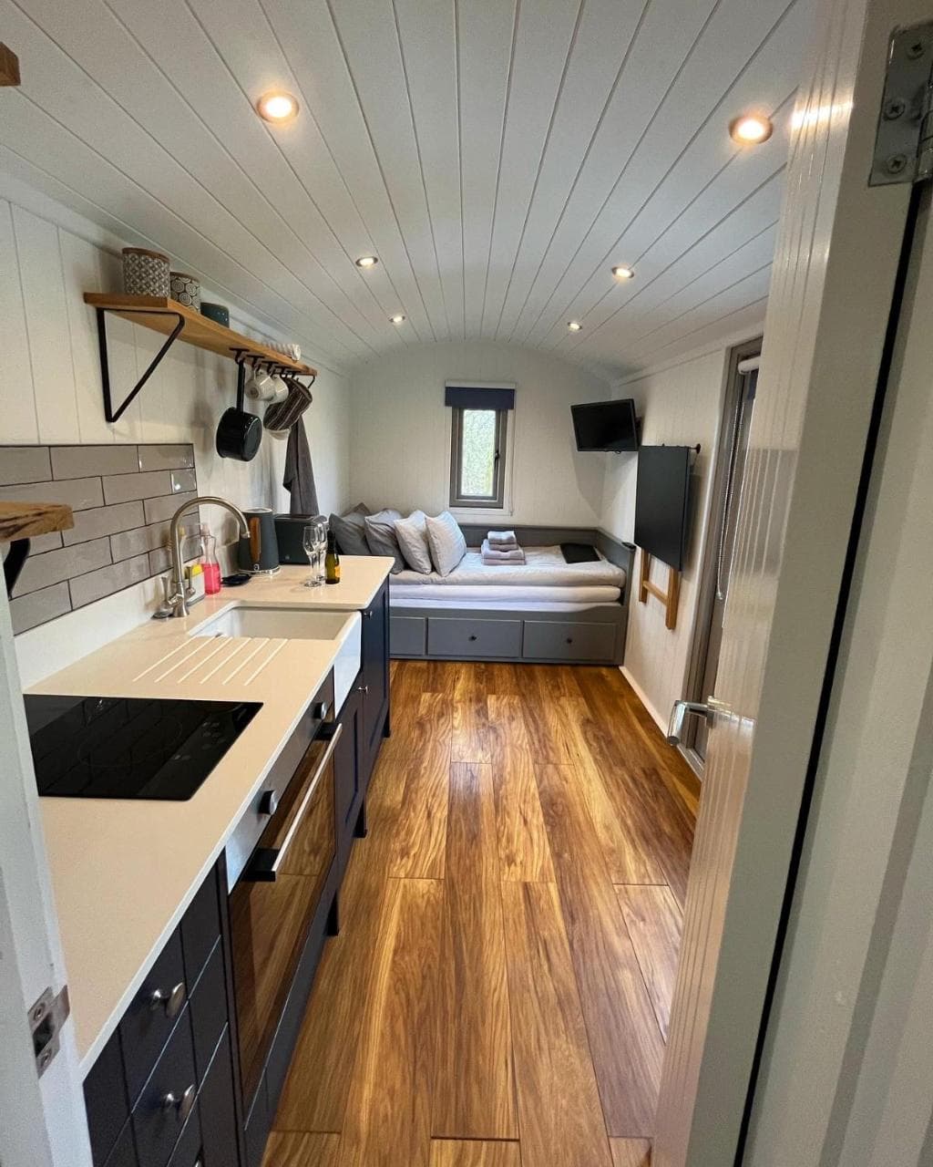 Accommodation at Luxury Shepherds Hut - The Moorhen by the lake in york