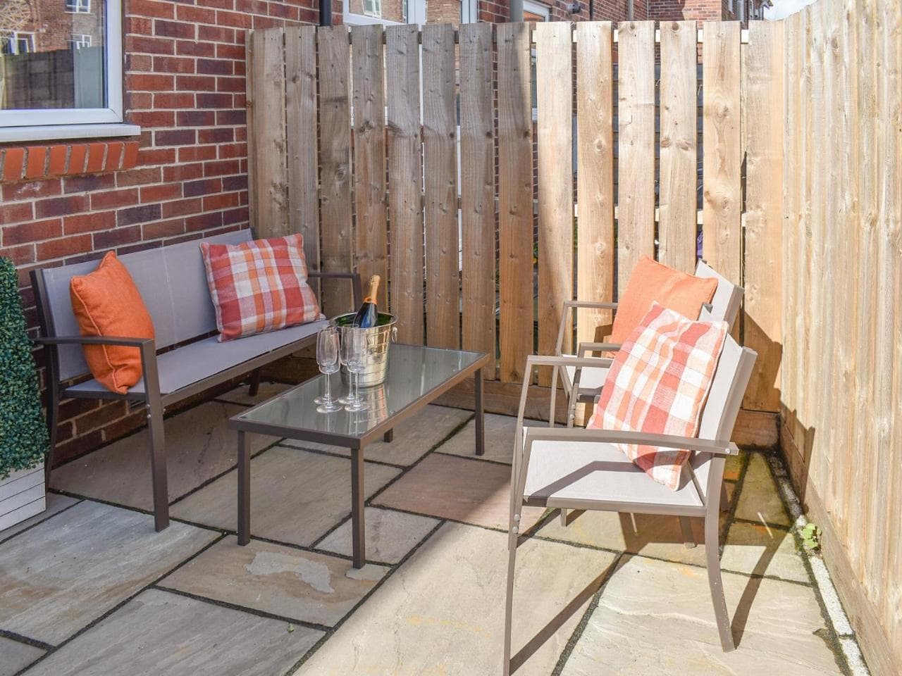 Accommodation at Ousebank House in york