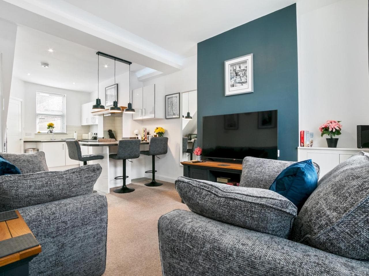 Accommodation at Refurbished 2 Bed Close To City - Pass The Keys in york