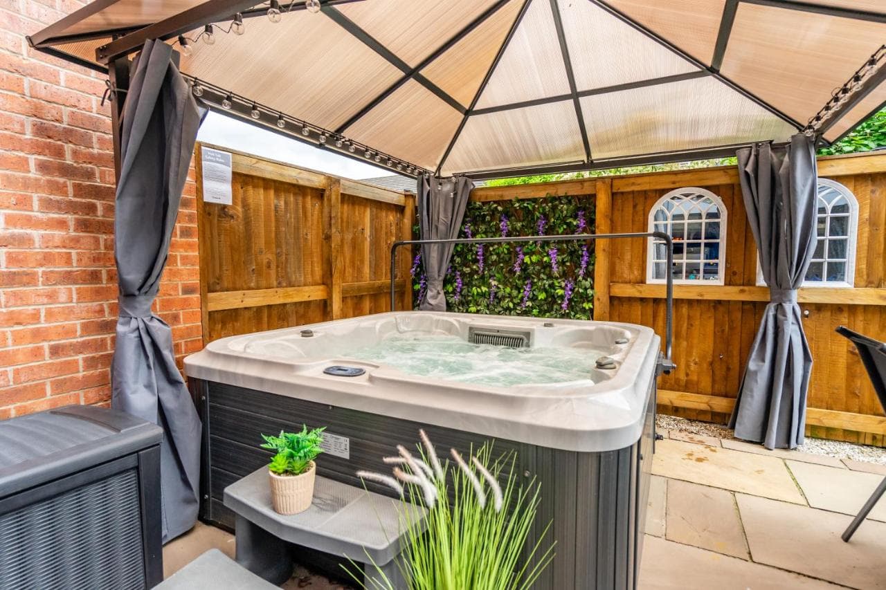 Accommodation at The Ebor House - With Hot Tub in york