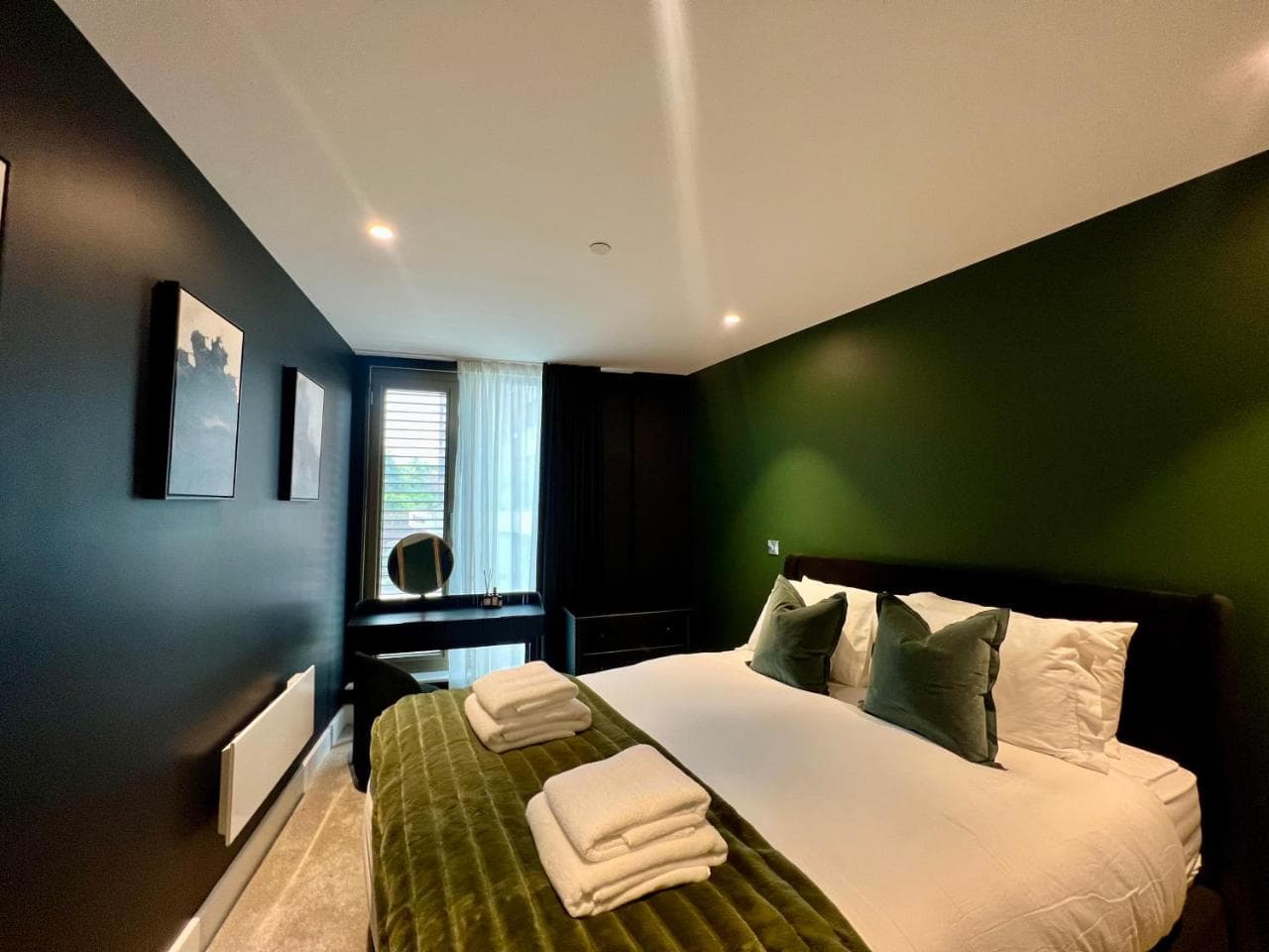 Accommodation at The Midnight Garden Escape at Ryedale House in york