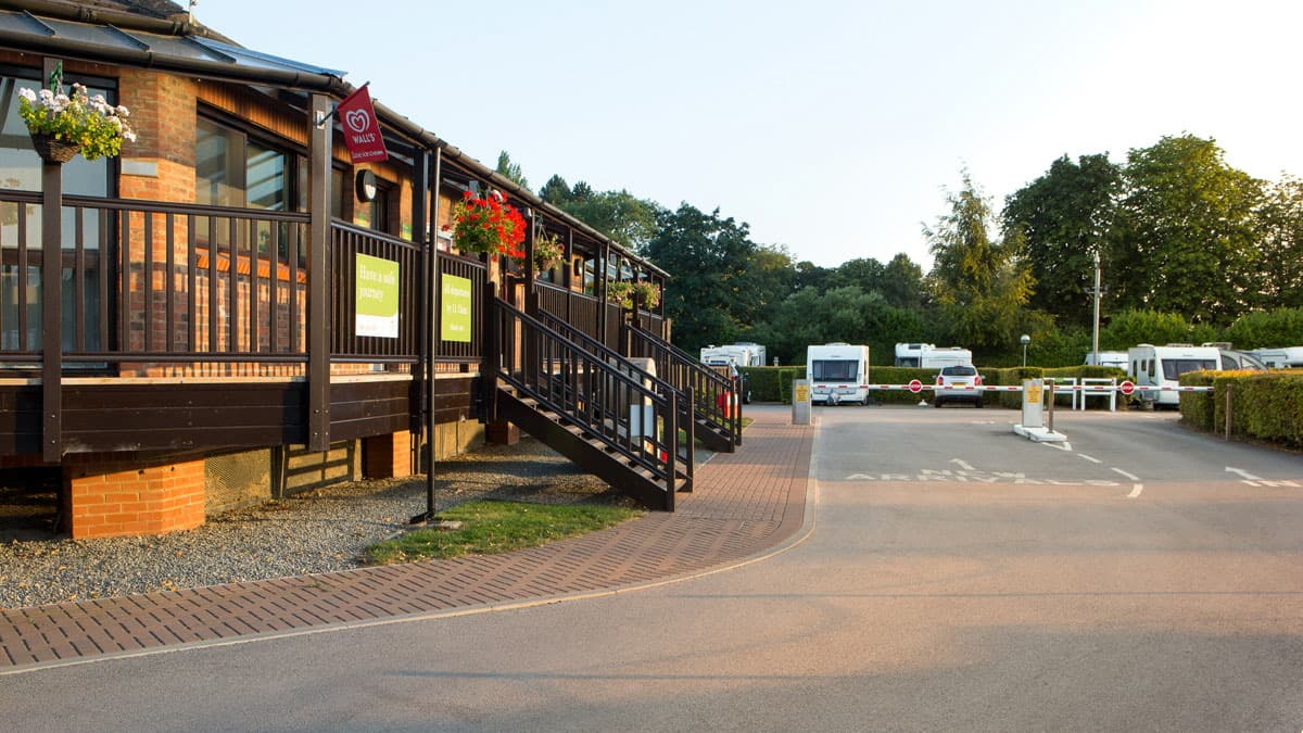 York Rowntree Park Caravan and Motorhome Club Campsite - Campsite in york