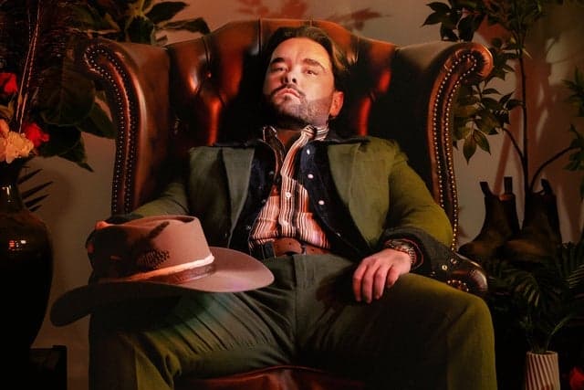 Adam Rowe - Fashionism