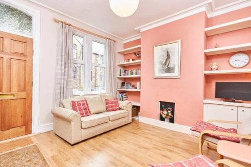 Family House - SHEFFIELD AND PEAK DISTRICT Image 2