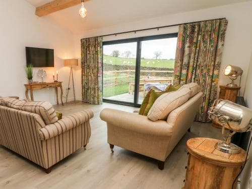 Whernside Lodge Image 3