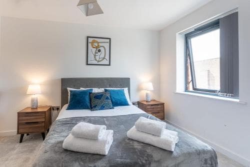 Modern and Stylish 2 Bedroom York Apartment Image 3