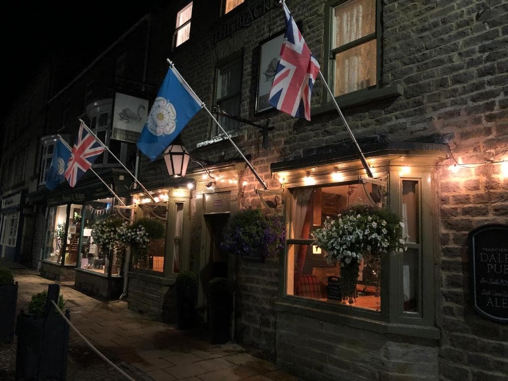 The Black Swan Hotel Image 6