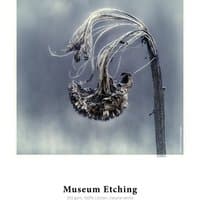 Hahnemühle Museum Etching Art paper pack with 25 sheets, featuring a textured surface and an elegant floral design cover.