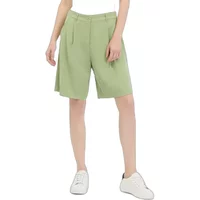 Light green Ragwear Yari shorts with pleats, belt loops, and side pockets, worn with white sneakers.