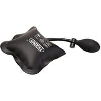 Black Draper inflatable air wedge with bulb pump, 160x160mm, supports up to 150kg, featuring white logo and instructions.