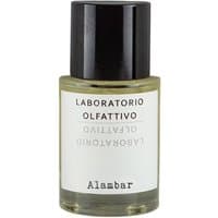 Amber perfume bottle with black cap, white label reading "Laboratorio Olfattivo Alambar," 30 ml size.