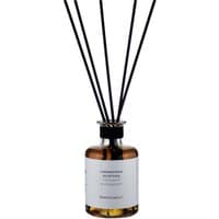 Amber glass bottle with black reeds, white label reading "Distillato 17," by Laboratorio Olfattivo, 200 ml woody diffuser.
