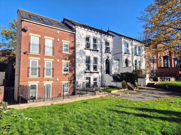 16 bed Terraced for sale in leeds