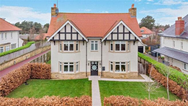 5 bed Detached for sale
