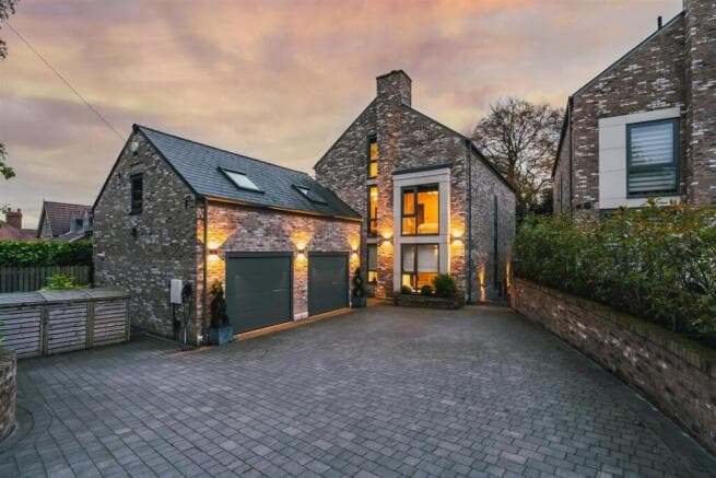 5 bed Detached for sale in sheffield