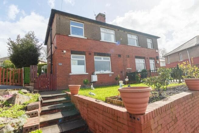 3 bed Semi-Detached to rent in halifax