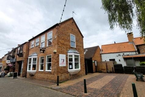 Shop to rent in beverley