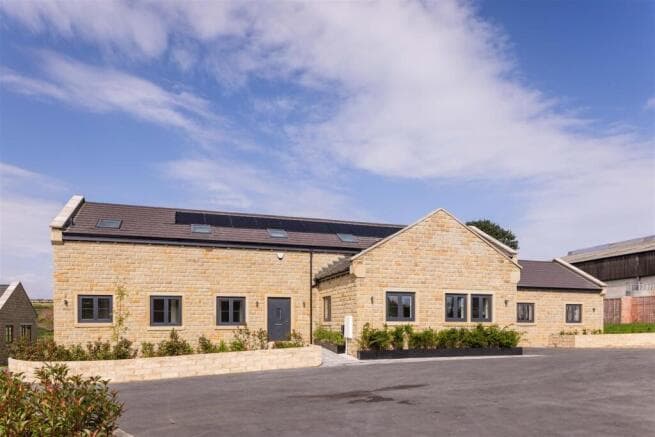 6 bed Detached for sale in bradford