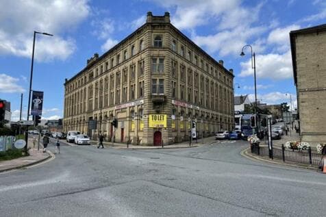 Office to rent in halifax