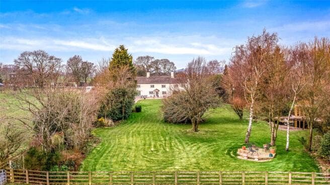 5 bed Detached for sale in bradford