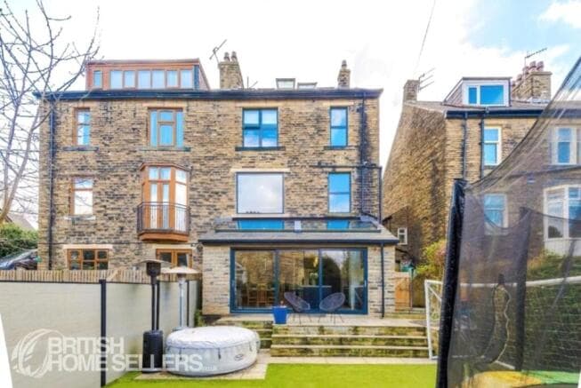 5 bed Semi-Detached for sale in shipley