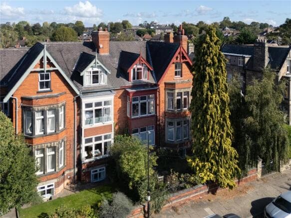 8 bed Semi-Detached for sale in york