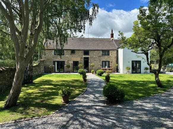 4 bed Detached for sale in barnsley