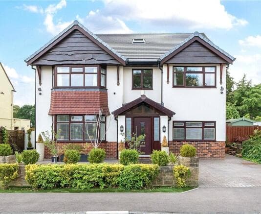 5 bed Detached for sale in pudsey