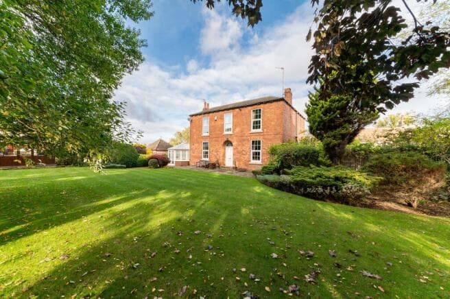 3 bed Detached for sale in wakefield