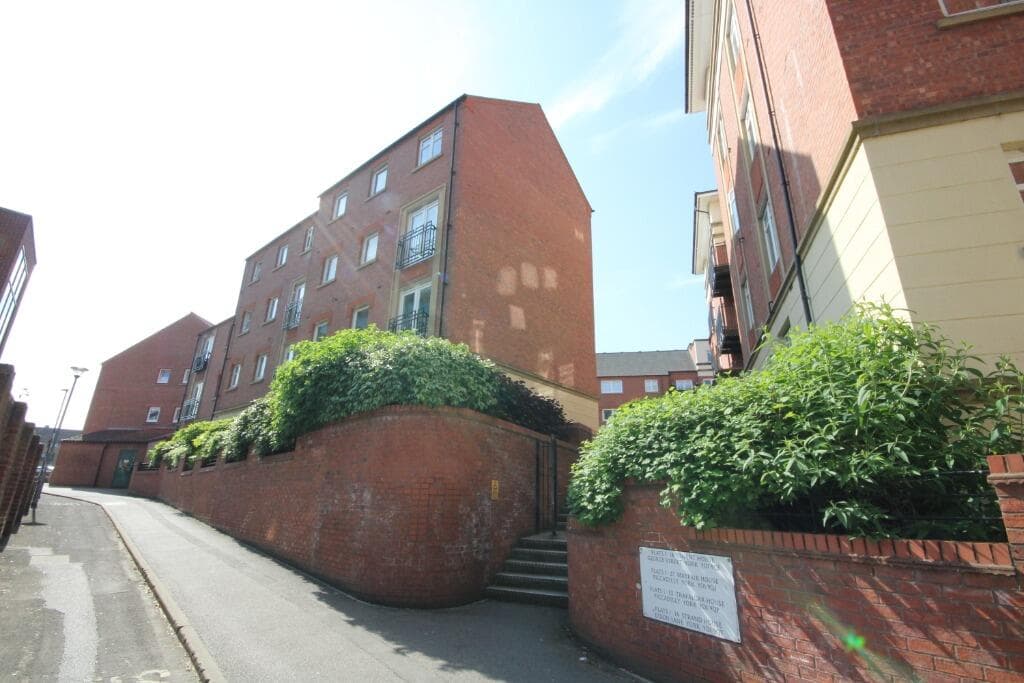 1 Bedroom Flat For Rent In Strand House, City Centre, York, Yo1