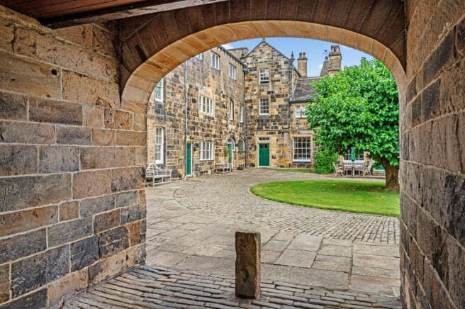 5 bed Detached for sale