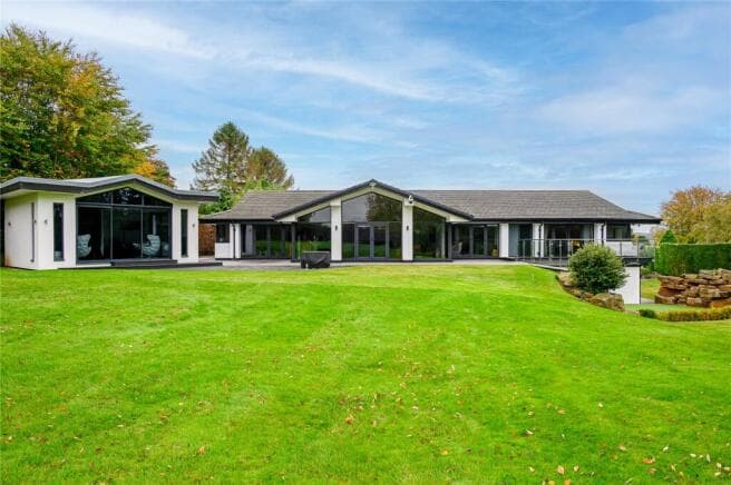 5 bed Detached for sale in leeds