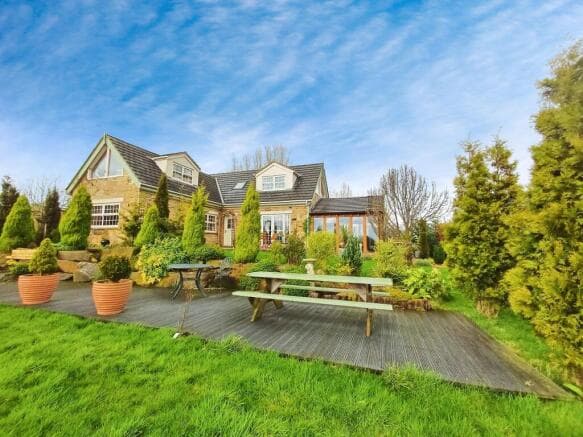 4 bed Detached for sale in bradford