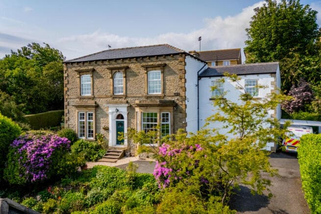 5 bed Detached for sale in batley