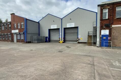Warehouse to rent in shipley