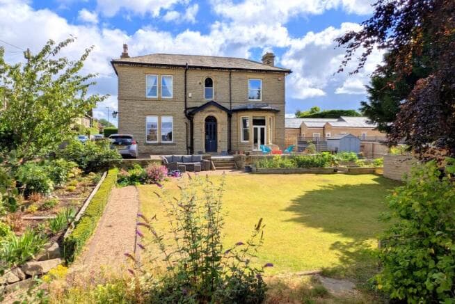 4 bed Detached for sale in brighouse