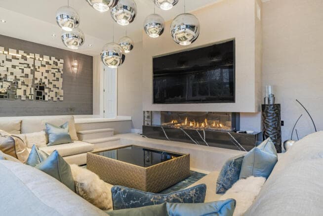 7 bed Detached for sale in leeds