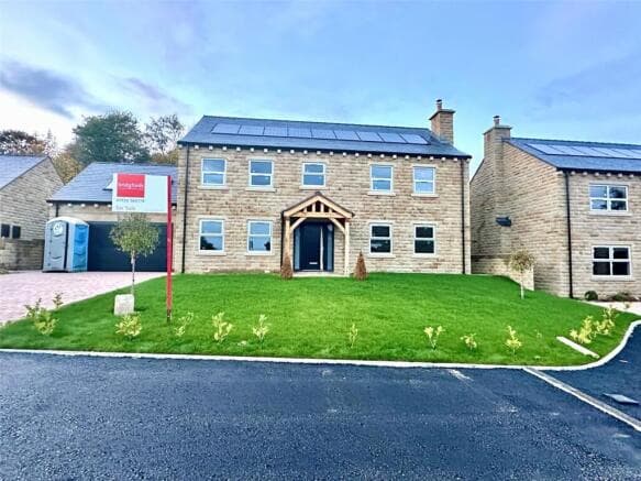 5 bed Detached for sale in batley