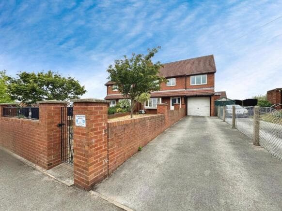 5 bed Semi-Detached to rent in rotherham