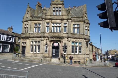 Retail Property (high street) to rent in pudsey