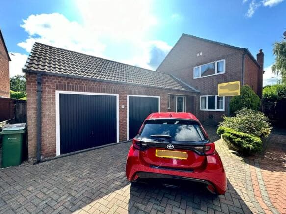 4 bed Detached to rent