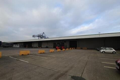 Light Industrial to rent in hull