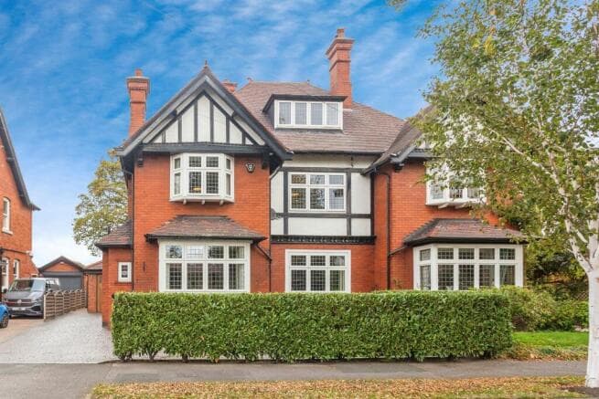 4 bed Semi-Detached for sale in wakefield